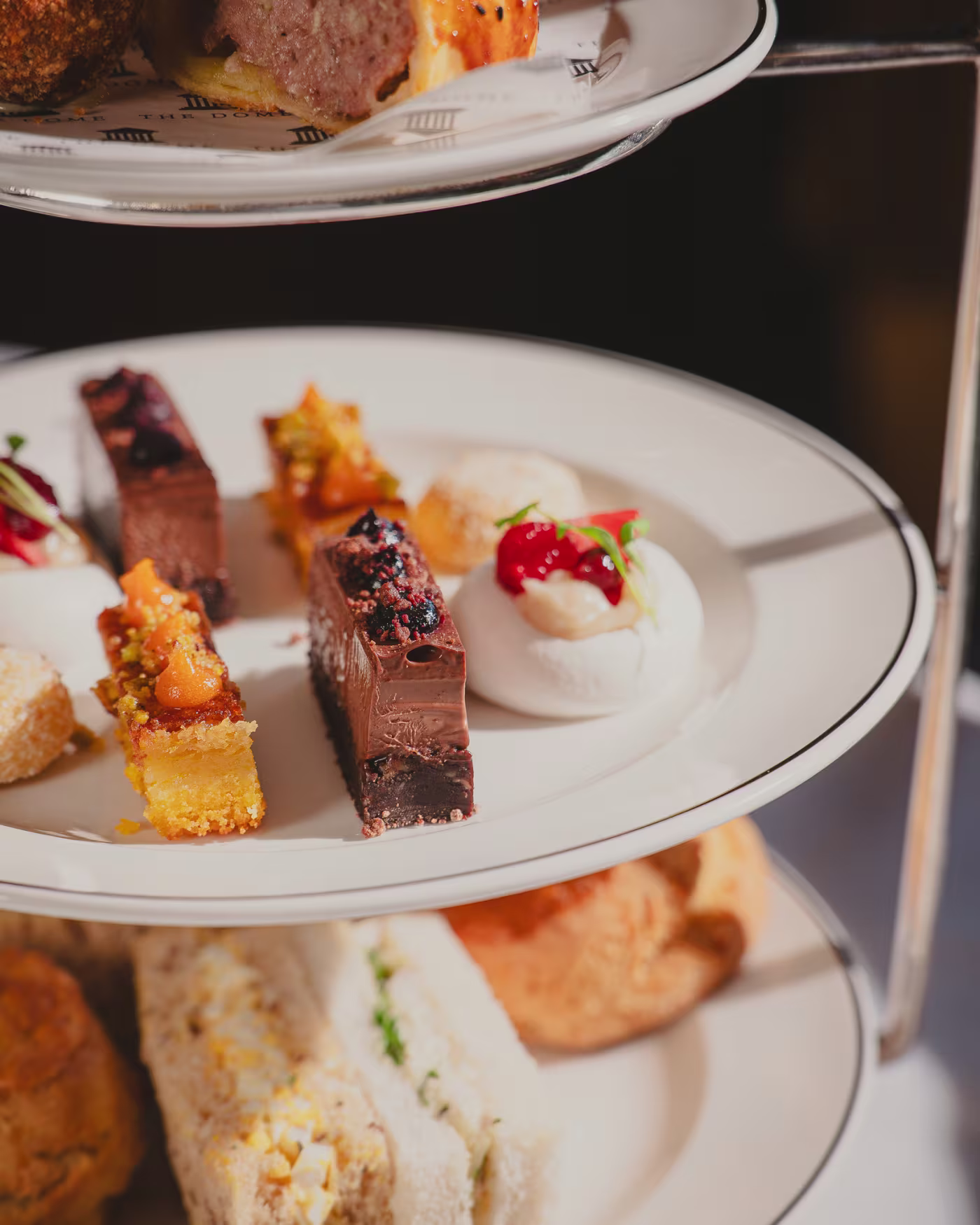 Afternoon tea de tres pisos en The Dome, Edimburgo
